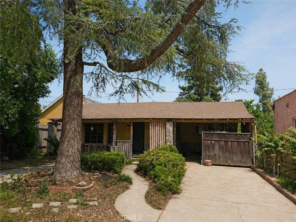 242 N Fairview St