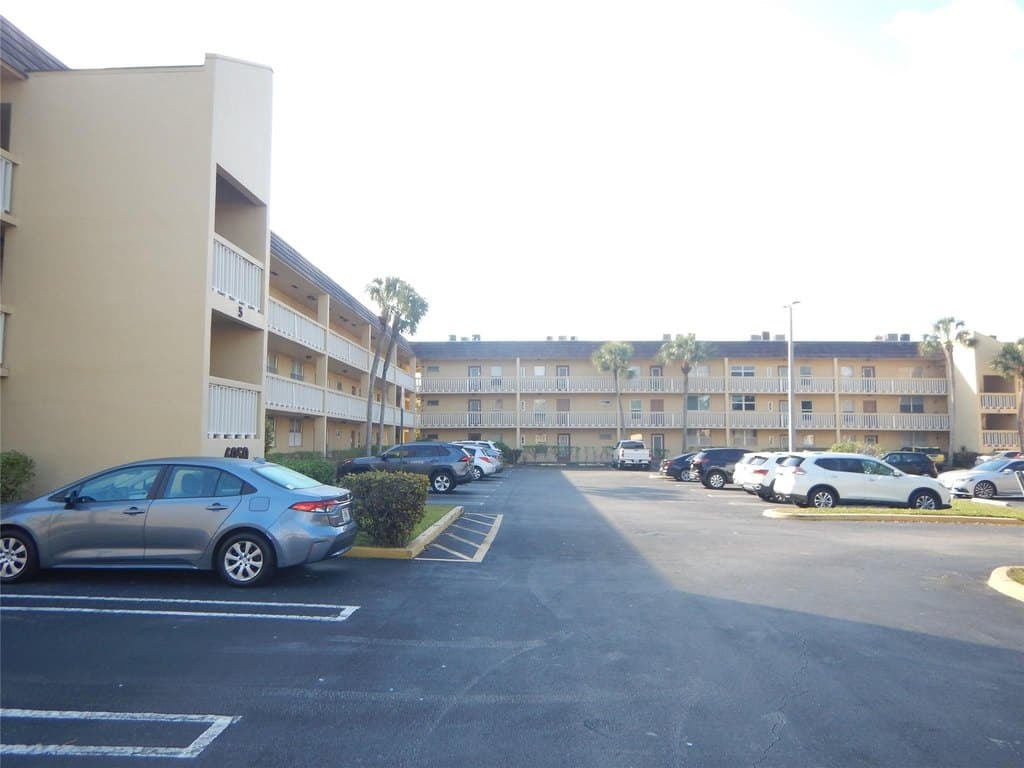 6050 NW 64th Ave Apt 308, Fort Lauderdale