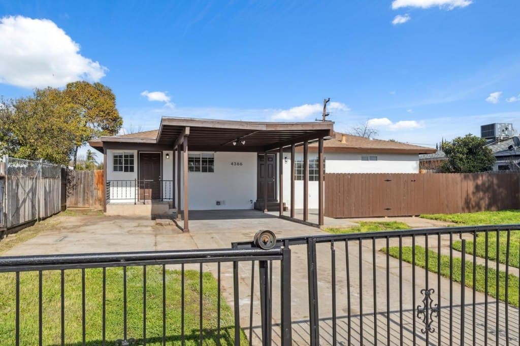 4366 N Holt Ave, Fresno