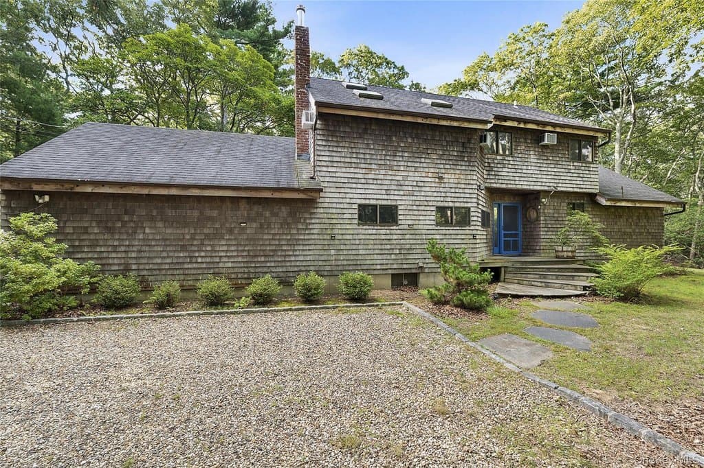 526 Hands Creek Rd, East Hampton