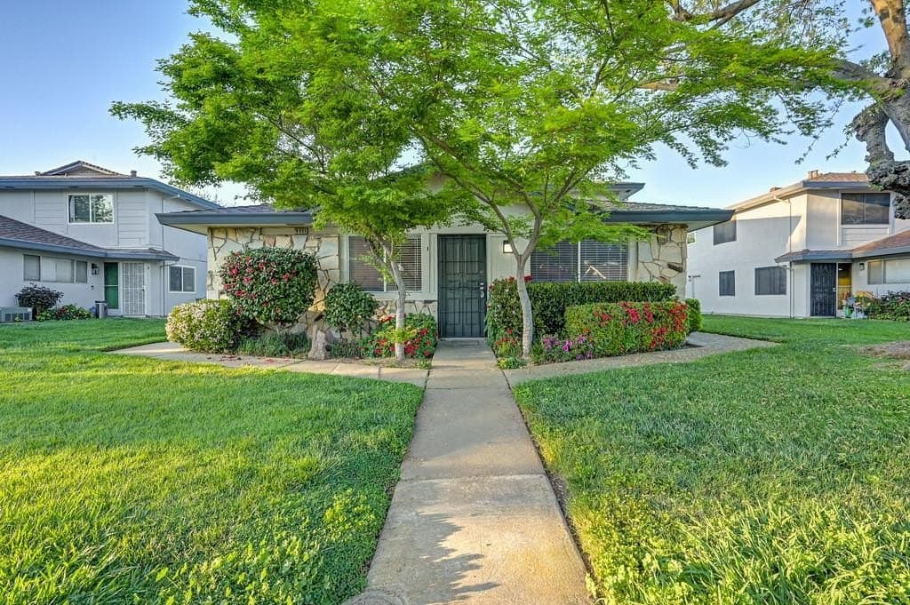 8951 El Mirador Dr Apt 1, Elk Grove