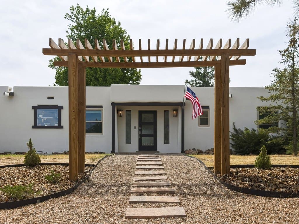 189 LA Cueva St, Los Alamos