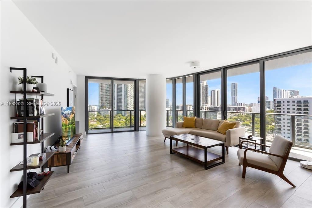 121 NE 34th St Unit 1204