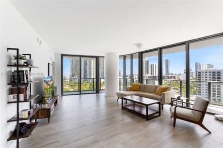 121 NE 34th St Unit 1204