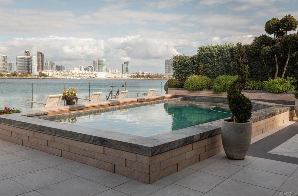 701 1st St, Coronado