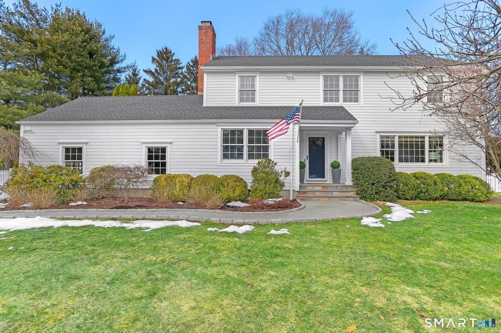 2 Red Rose Cir, Darien