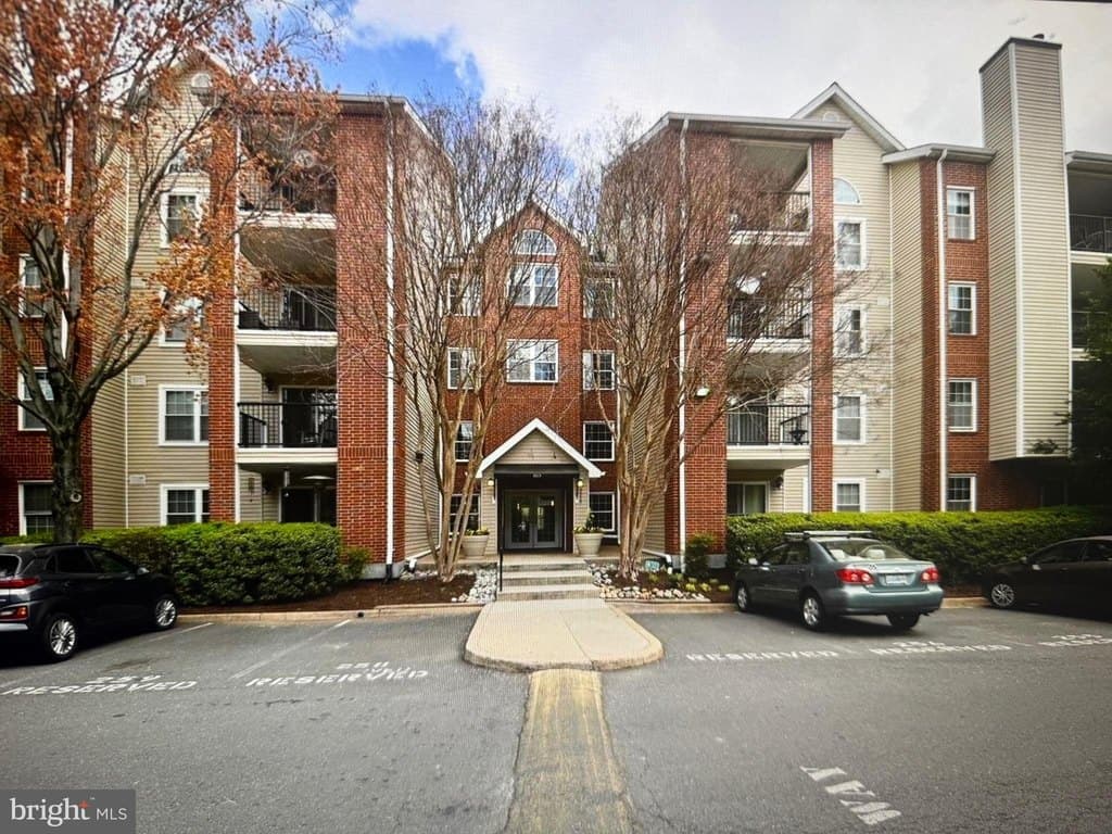 3315 Wyndham Cir Apt 2233, Alexandria