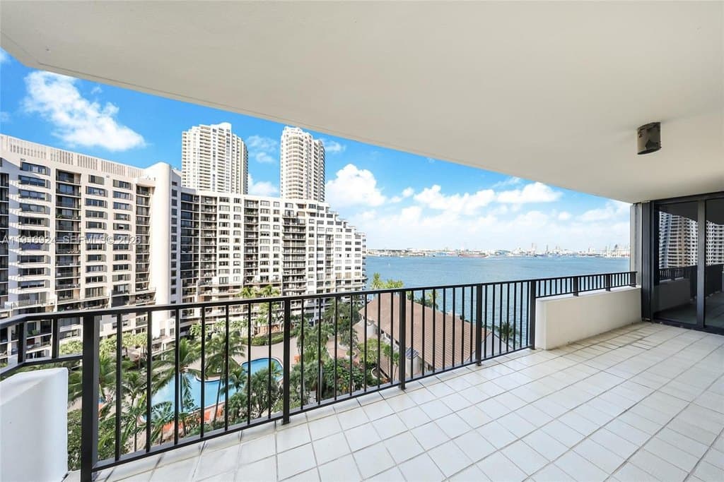 520 Brickell Key Dr Apt A1104