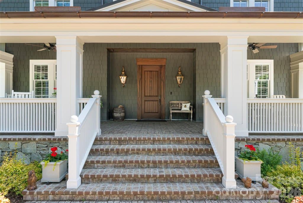 1 Cedar Chine Dr, Asheville