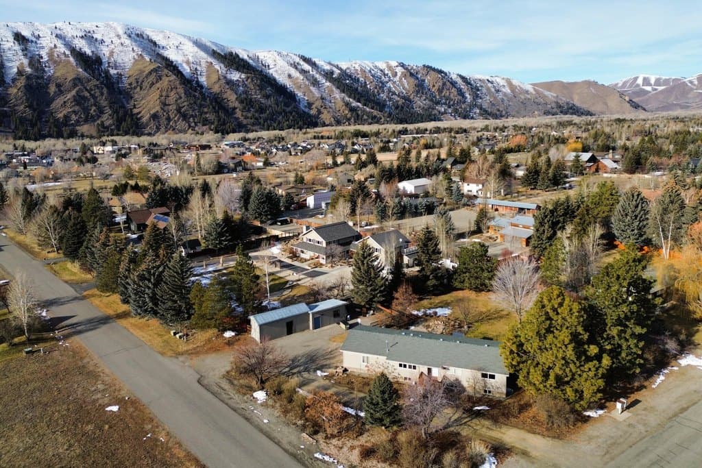 109 S Hiawatha Dr, Hailey