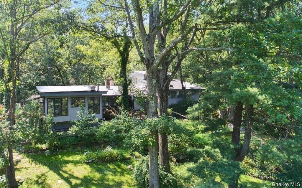 35 Saxon Woods Rd, White Plains