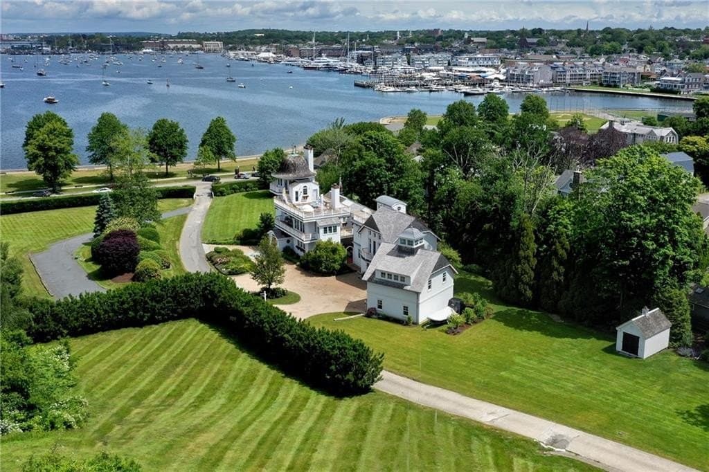 2 Harbor View Dr, Newport