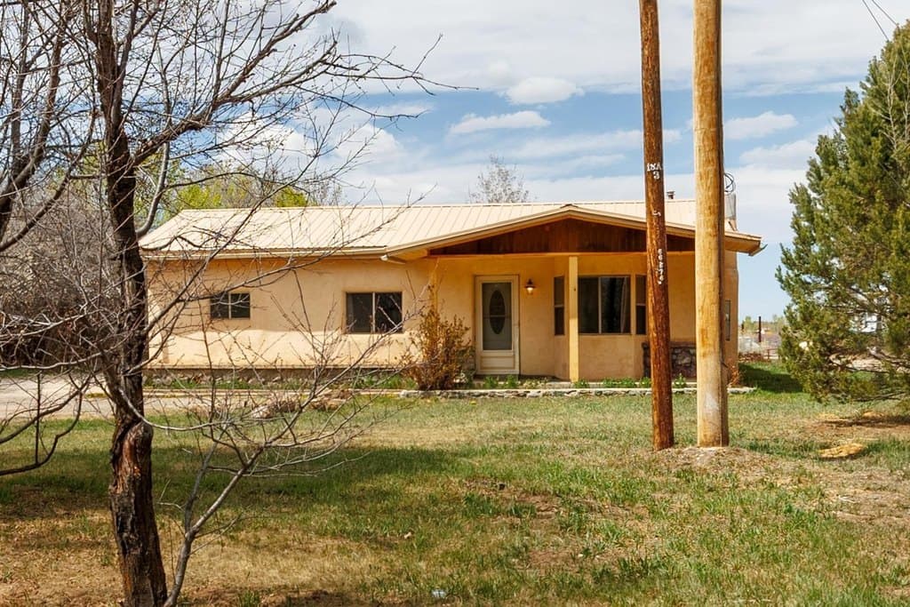 312 Rio Lucero Rd, Taos