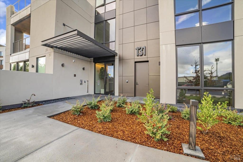 131 Sawmill Cir Unit 203, Healdsburg