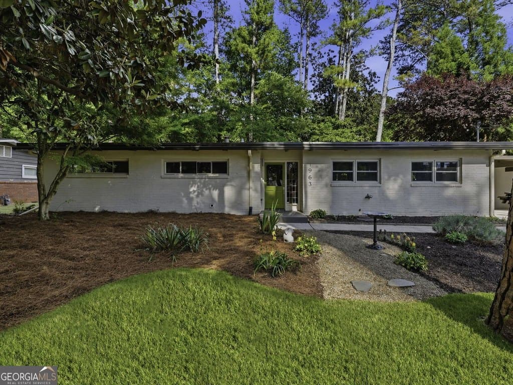 1963 Forest Green Dr NE