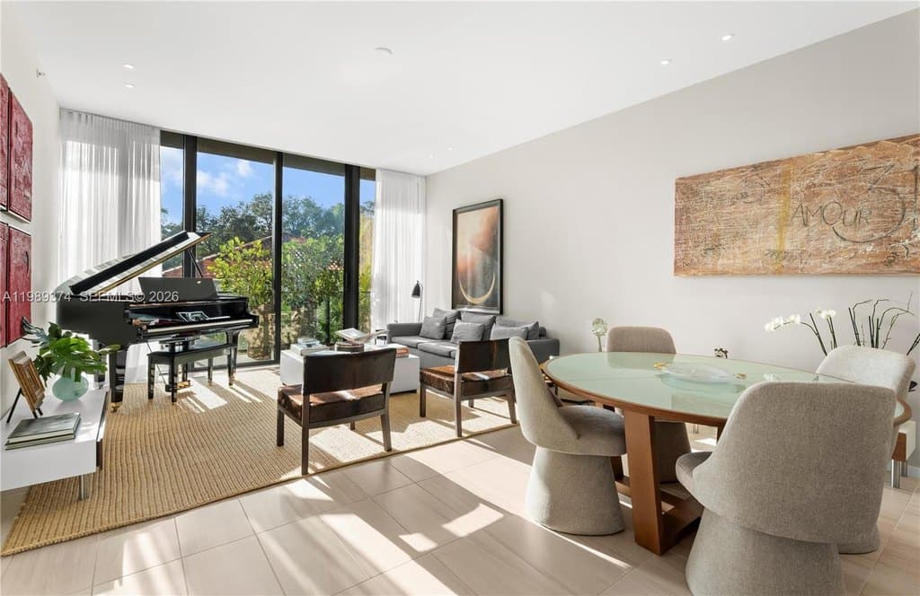 3156 SW 27th Ave Unit 202