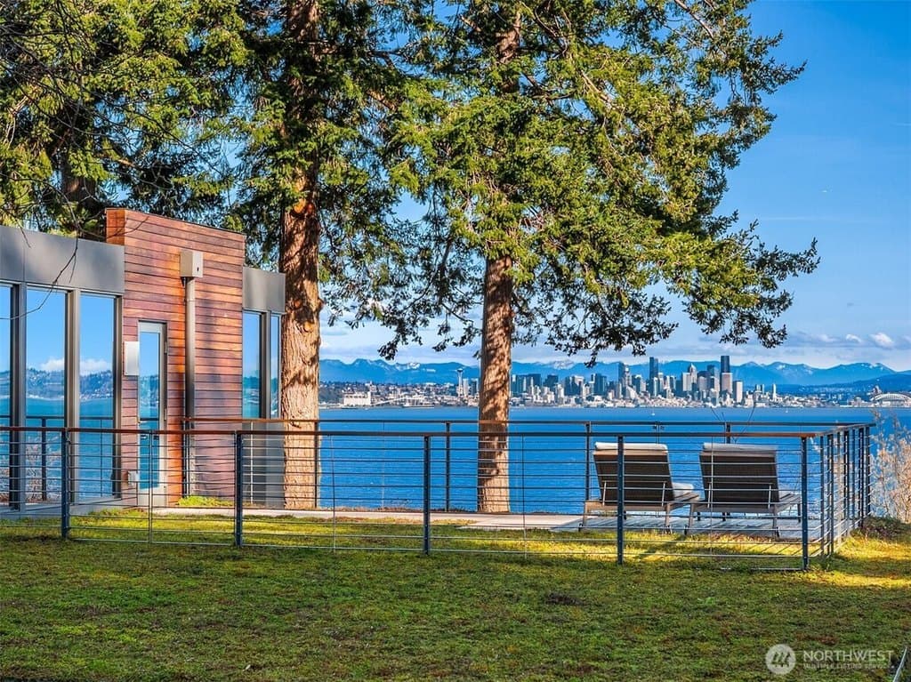 7268 Madrona Dr NE, Bainbridge Island