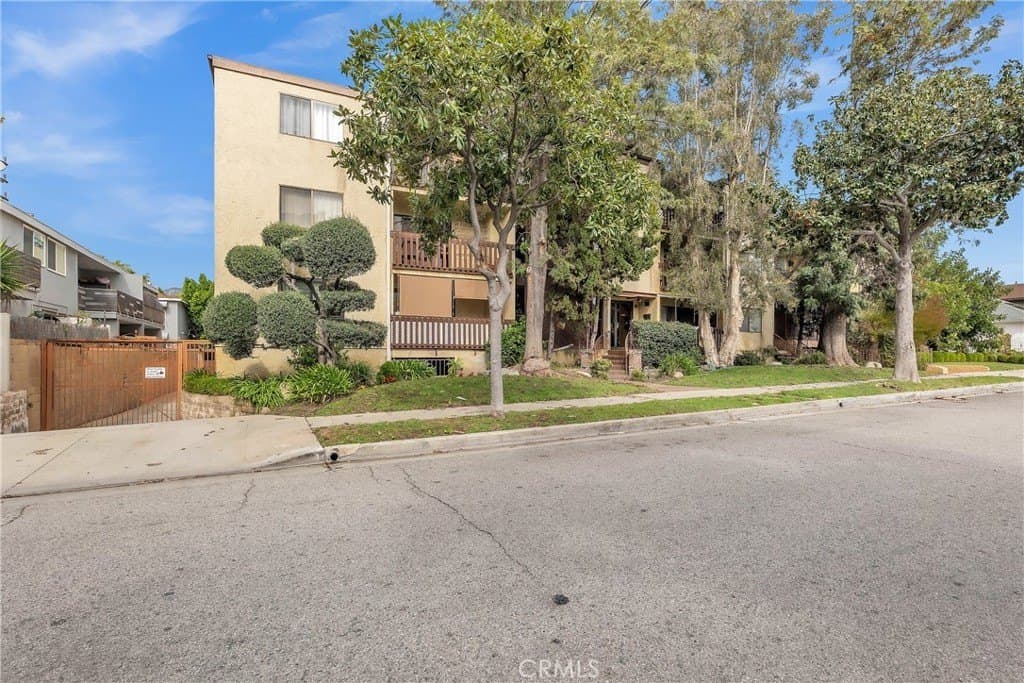 445 Ivy St Apt 204, Glendale