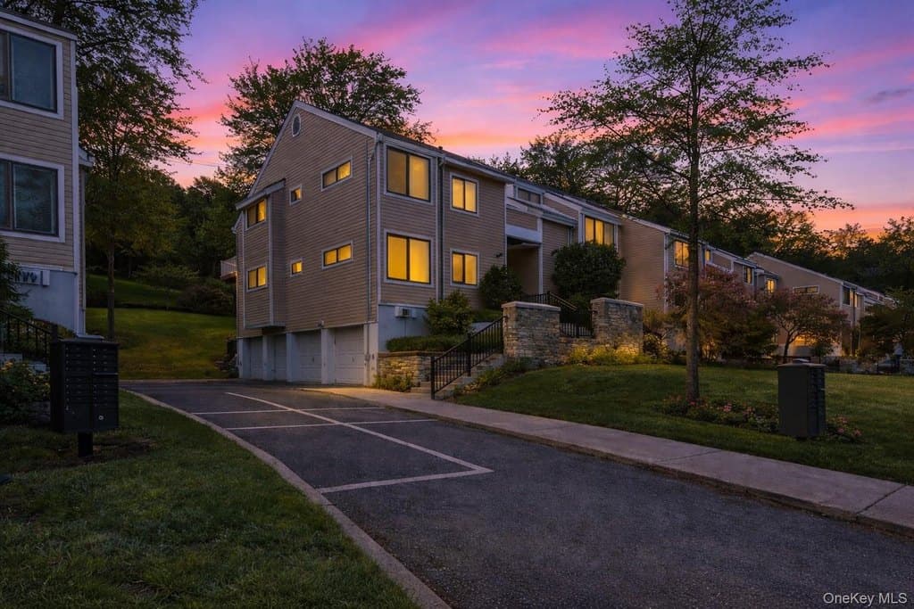 168 Birchwood Close, Chappaqua