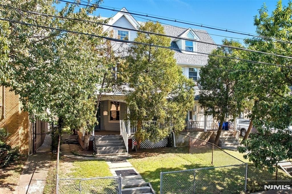 68 Danforth Ave, Jersey City