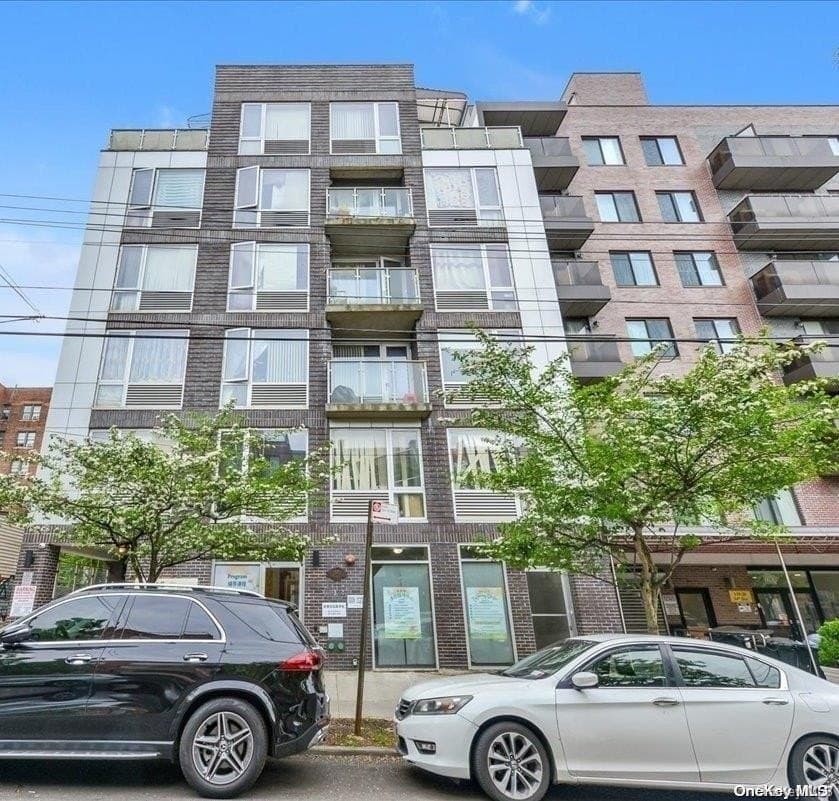 139-30 34 Ave Unit 4C