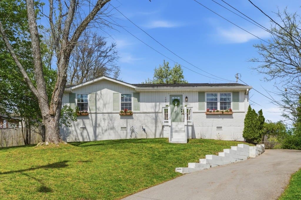 105 Regiment Ct, Franklin