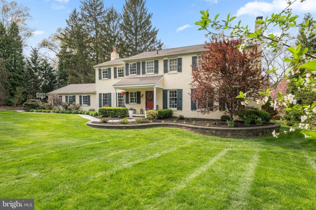 2 Gunning Ln, Gladwyne