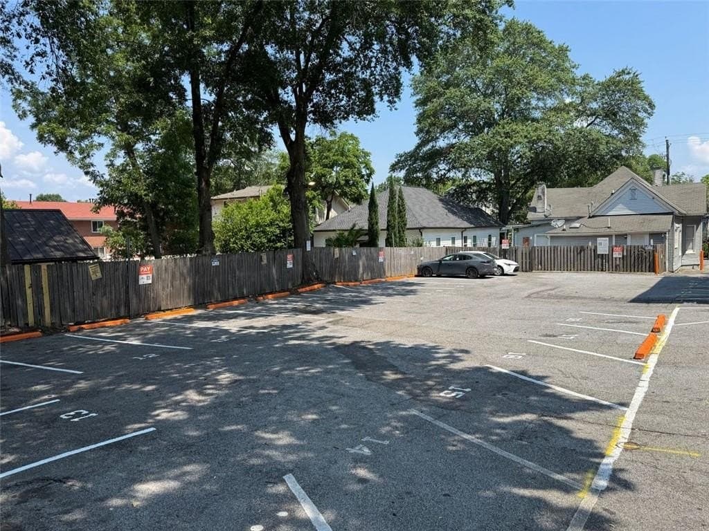 1039 Greenwood Ave NE