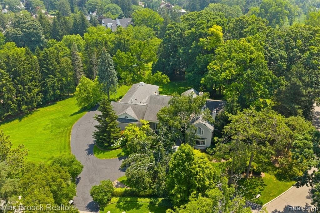 375 Dunston Rd, Bloomfield Hills