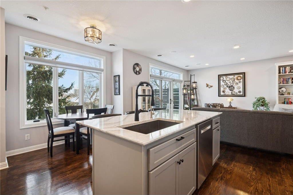 337 Willoughby Way W, Minnetonka