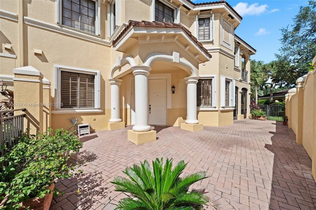 1634 Passion Vine Cir Unit 31-2, Weston