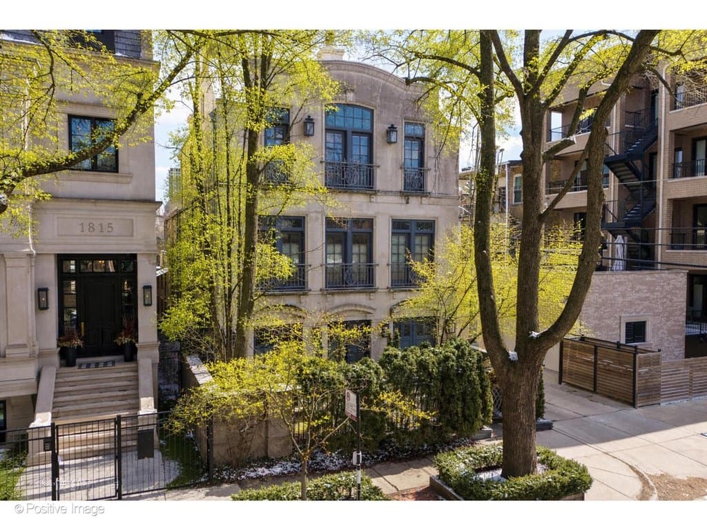 1811 N Howe St, Chicago