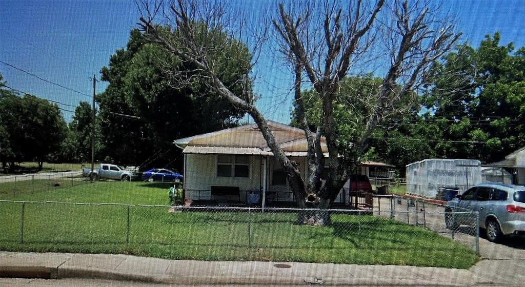 1435 S Woody Rd, Dallas