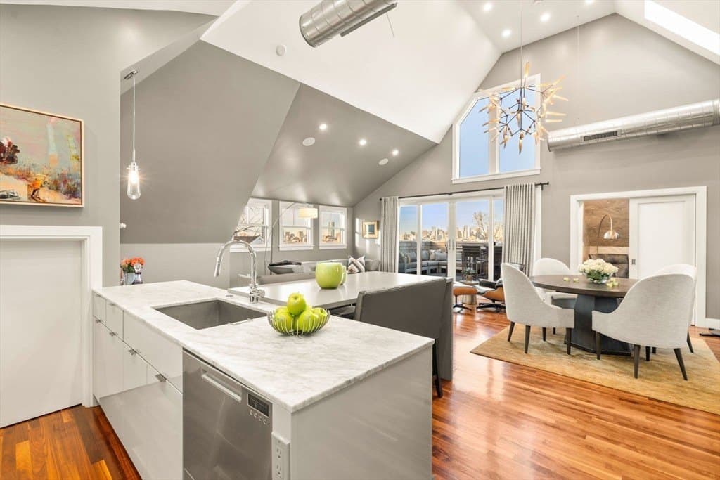 27 Salcombe St Unit 2