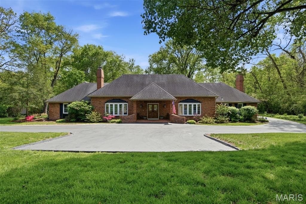 1721 Kenmont Rd, Ladue