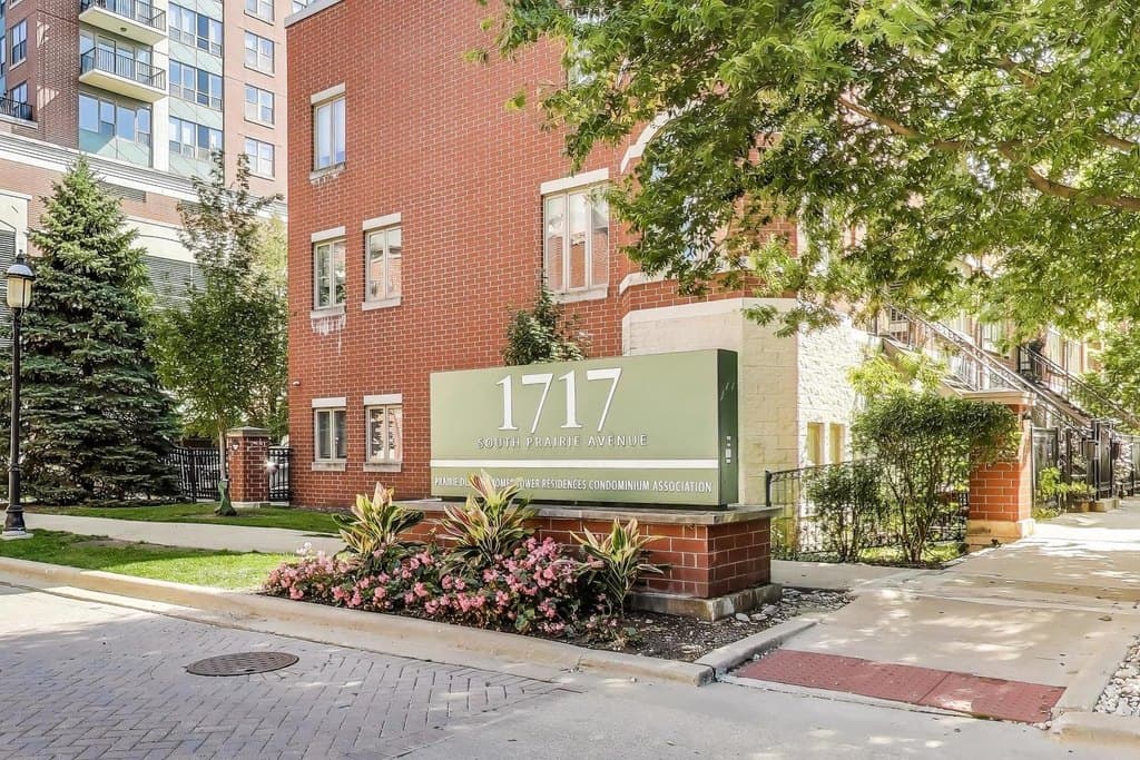 1717 S Prairie Ave Apt 1910