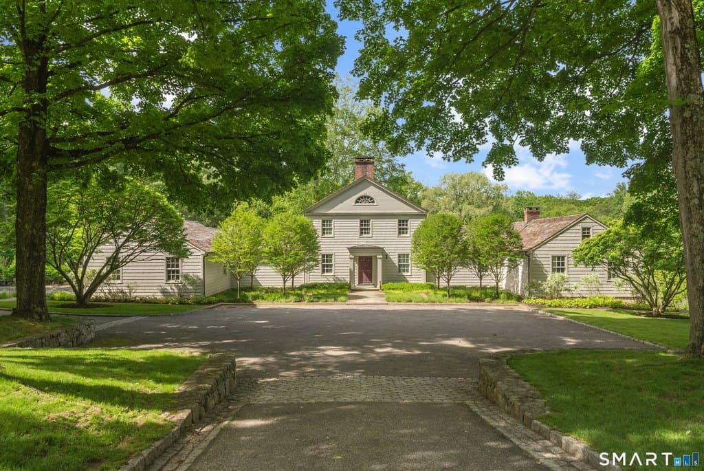 25 Father Peters Ln, New Canaan