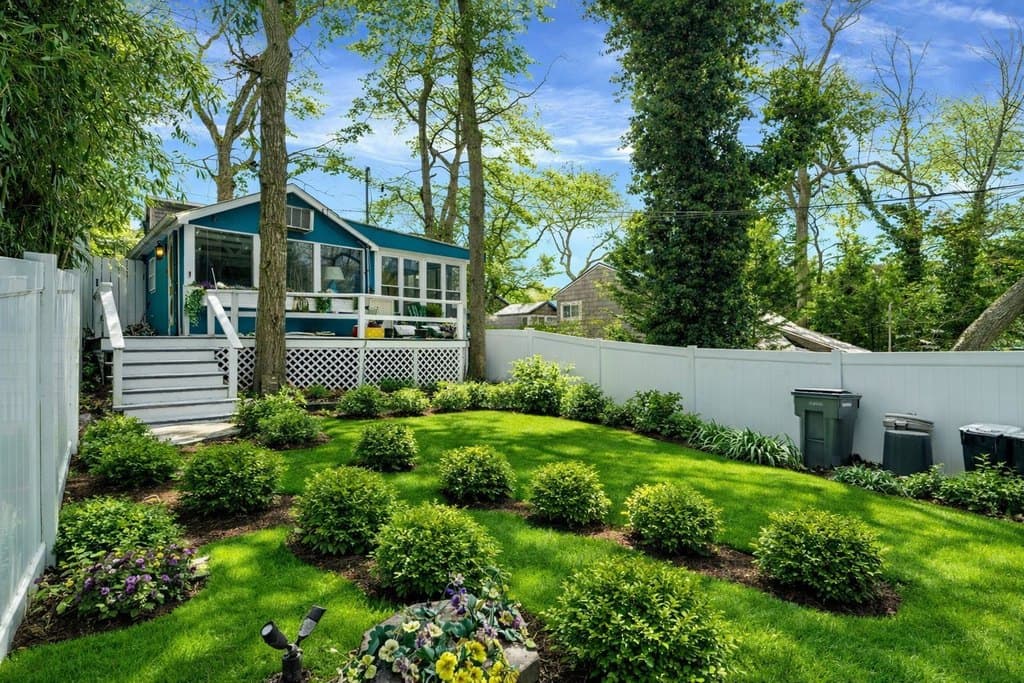 74 Richardson Ave, East Hampton