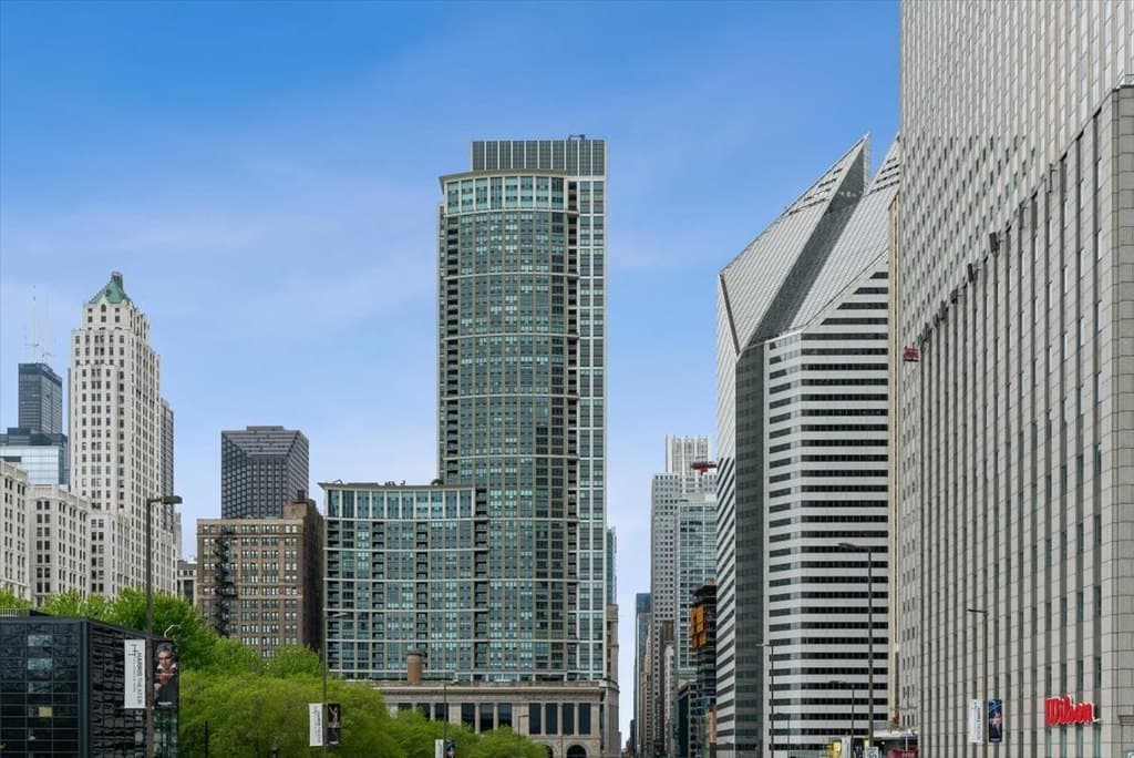 130 N Garland Ct Apt 3205