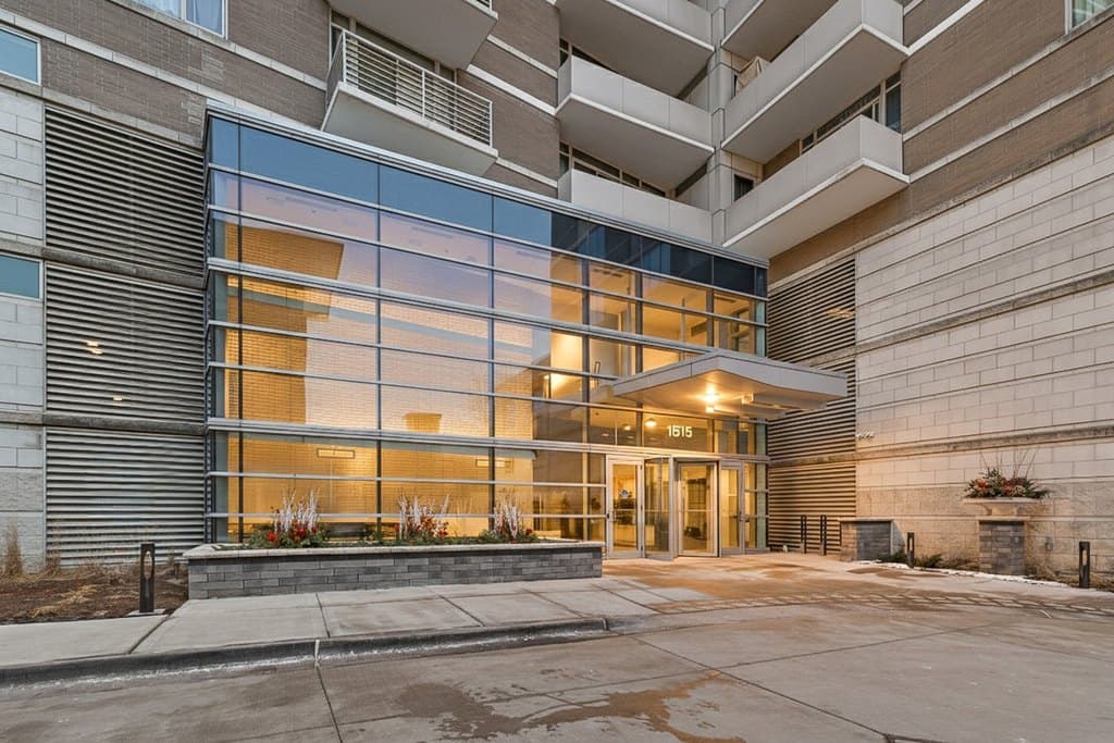1515 S Prairie Ave Unit 1010
