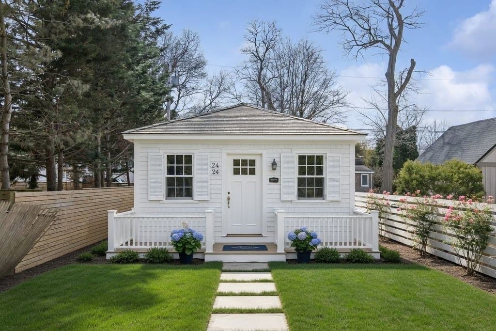 24 Maidstone Park Rd, East Hampton