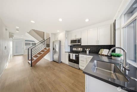 1055 S Cloverdale St