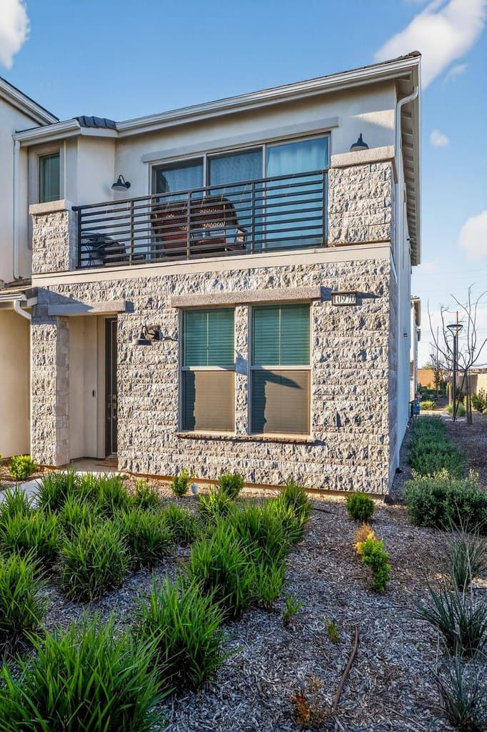 10970 N Honeysuckle Dr, Fresno