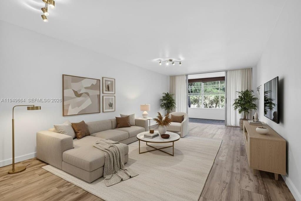 1501 NE 191st St Apt C212