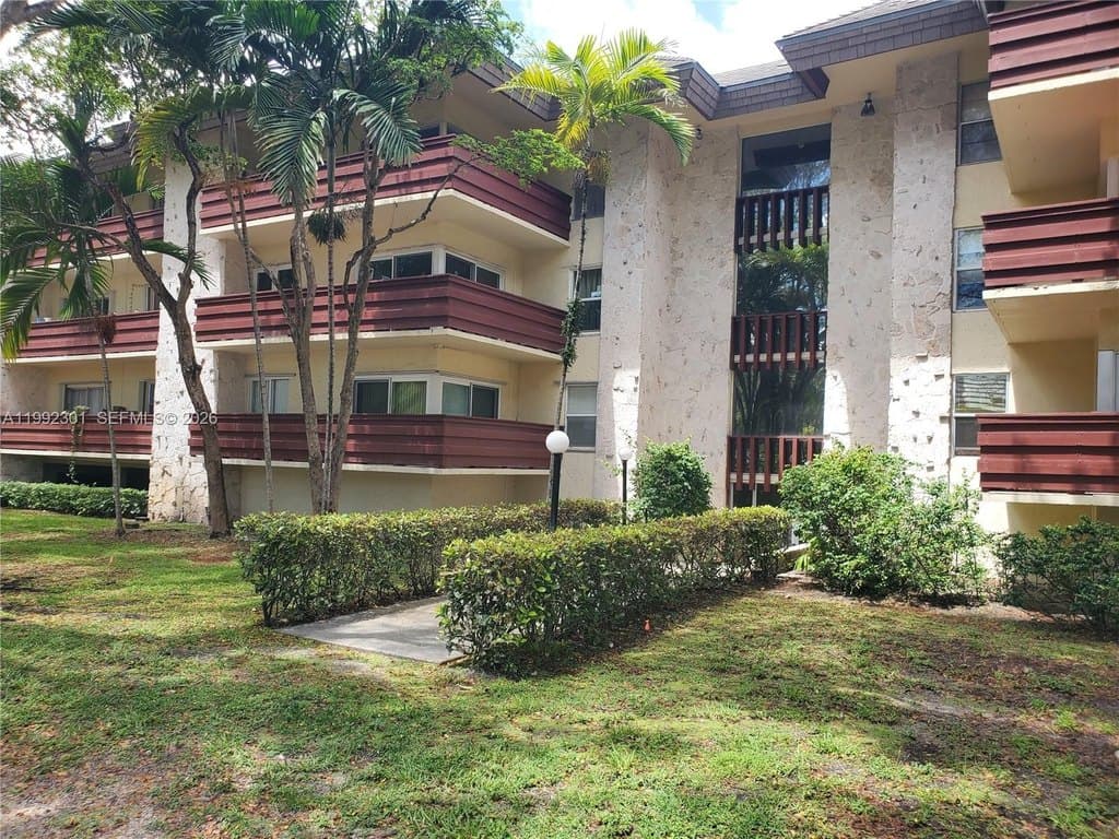 1205 Mariposa Ave Apt 206, Coral Gables