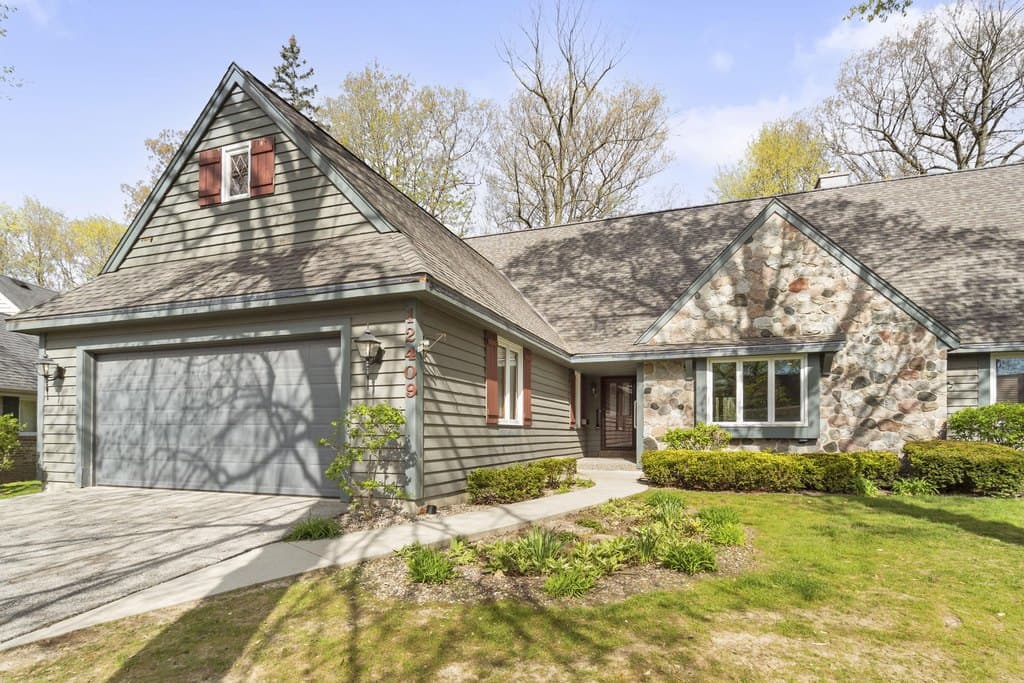 12409 N Golf Dr, Mequon