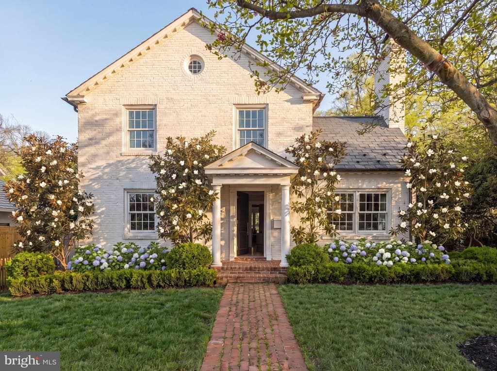 1704 Russell Rd, Alexandria