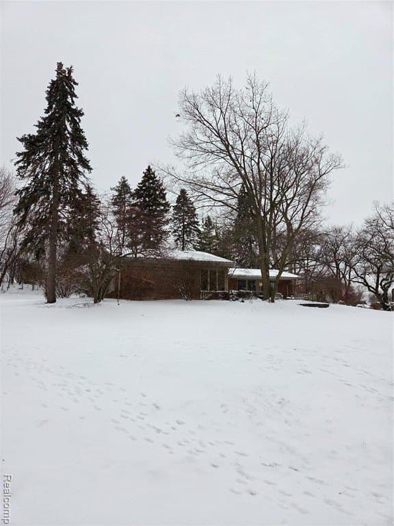 2745 Ayrshire Dr, Bloomfield Hills