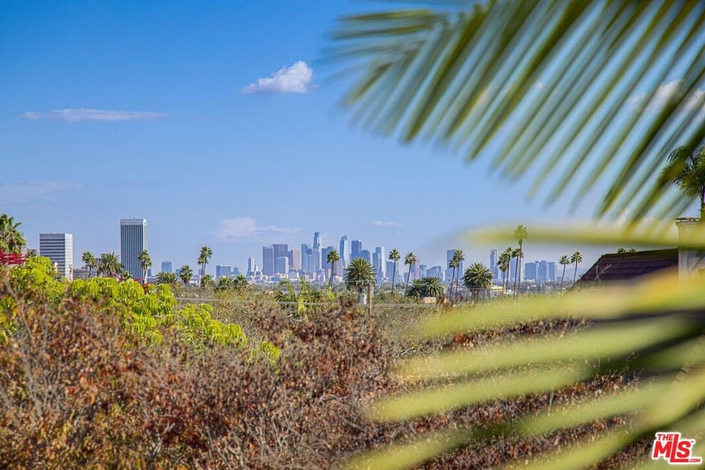 261 S Reeves Dr Ph 3, Beverly Hills