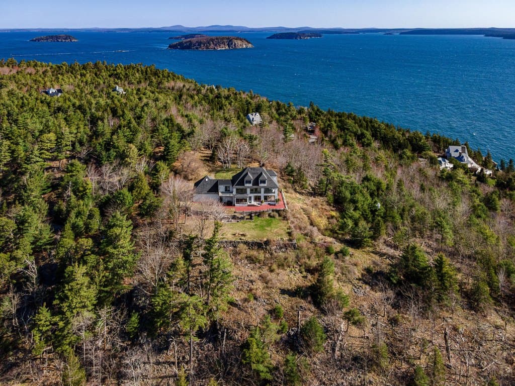 18 Greenway Ct, Bar Harbor